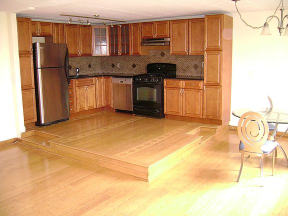 3rd image of 7 Gates Ave APT 7E
