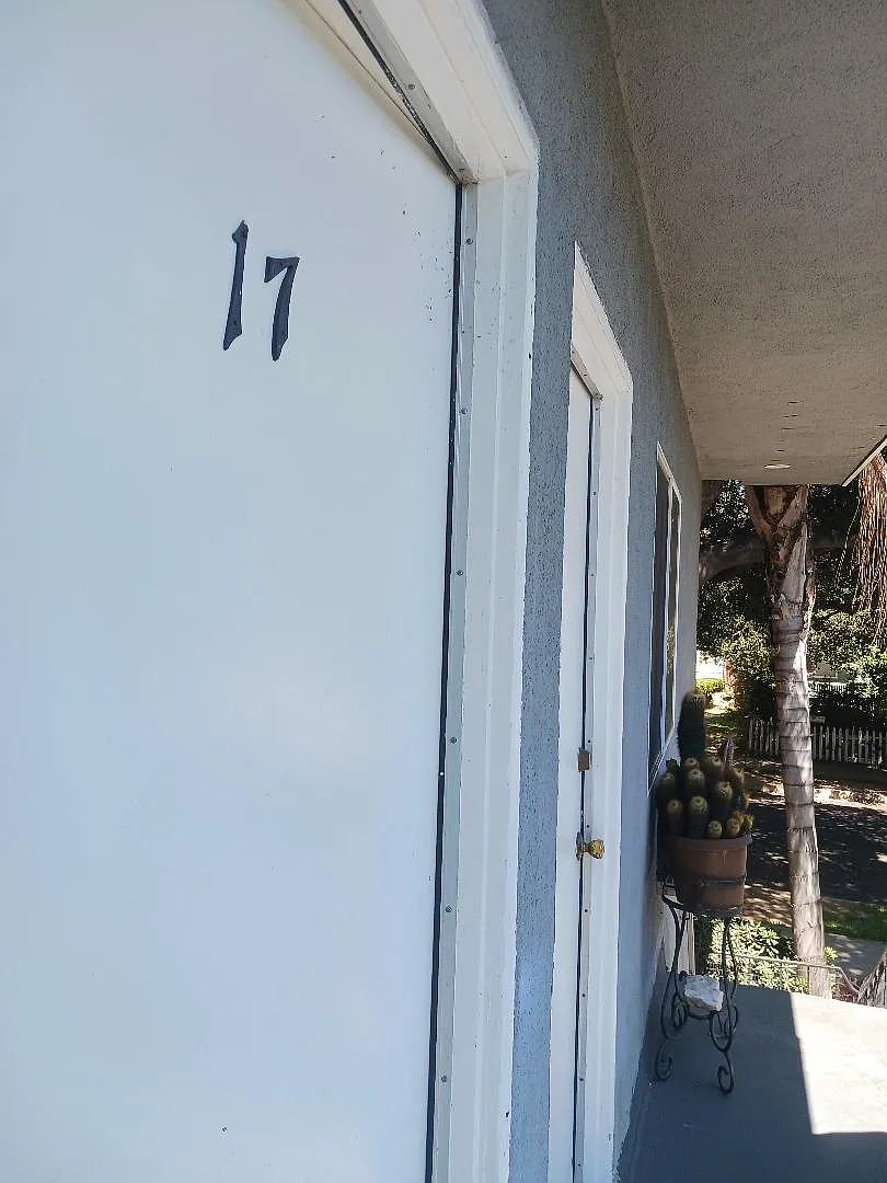 Building Photo - 411 N Summit Ave #15