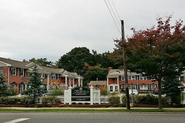 Fairfield Gardens At Bay Shore — Photo 11