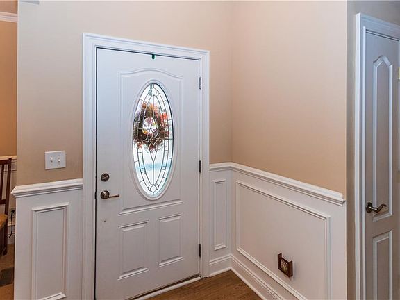 3rd image of 1504 N Manchester Dr