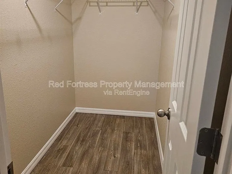 1955 Laverna Ave — Photo 10