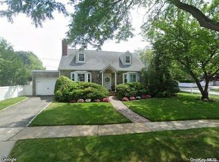 72 Greystone Rd, Rockville Centre, NY 11570