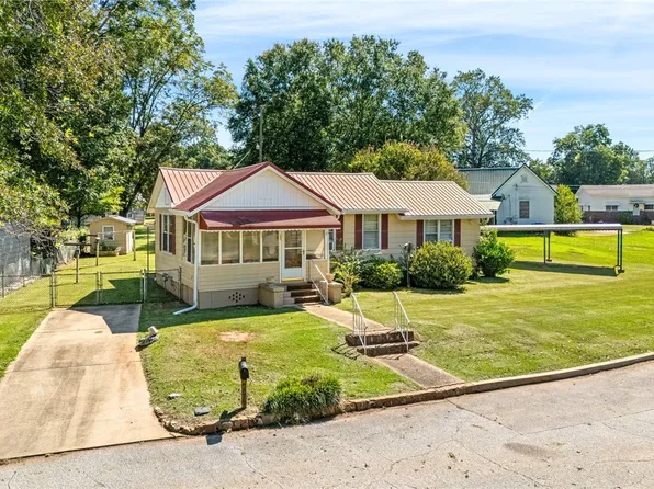 107 Maple St, Valley, AL 36854