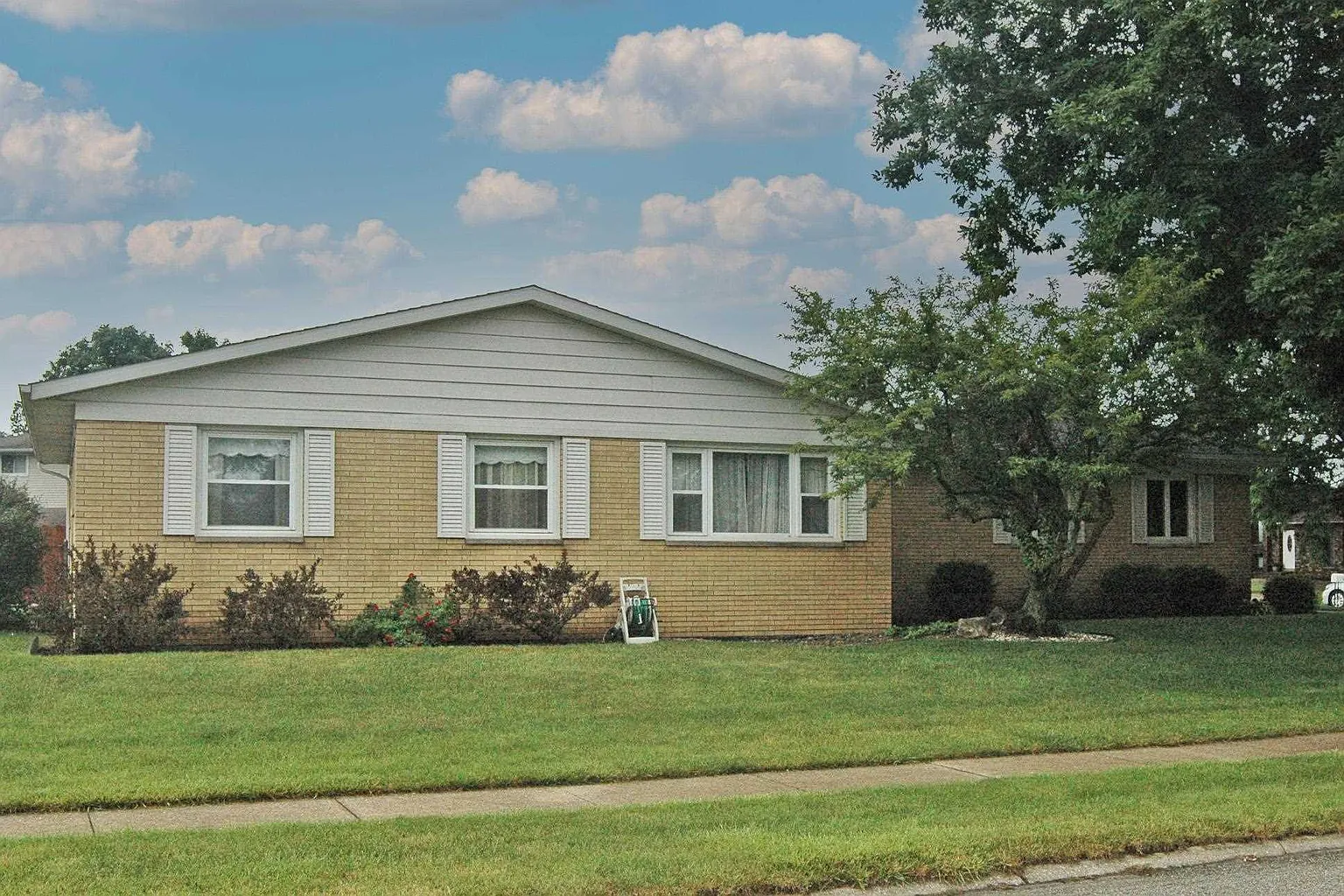 1702 Provincial Dr photo 1