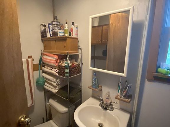 4th image of 165 Park St