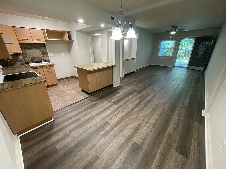 7124C Longstreet Dr — Photo 15
