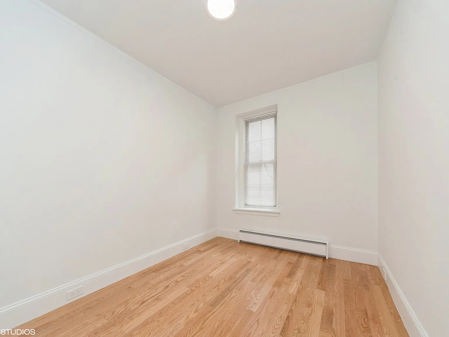 3 bed, 750 sqft, $5,575 — Photo 4