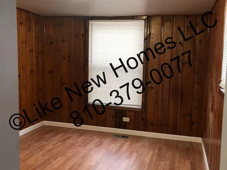 3702 Whitney Ave — Photo 3