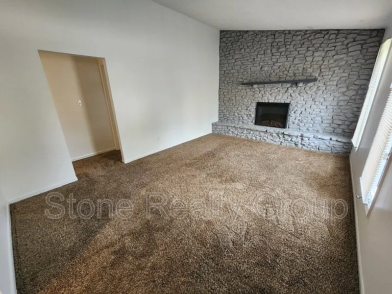 Building Photo - 2329 E Glenview Dr