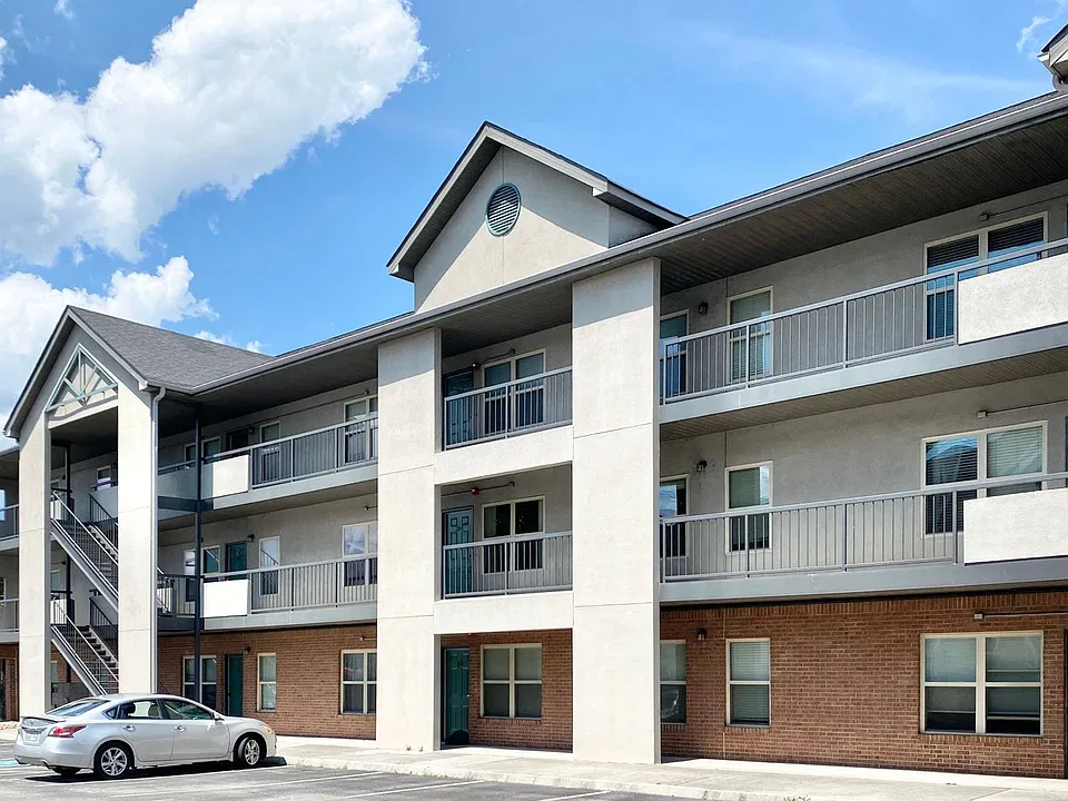 1201 Laurel Ave #301