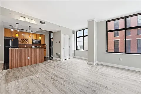 610 Newark St — Photo 2