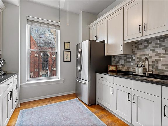 4th image of 1051 W Barry Ave APT 2W