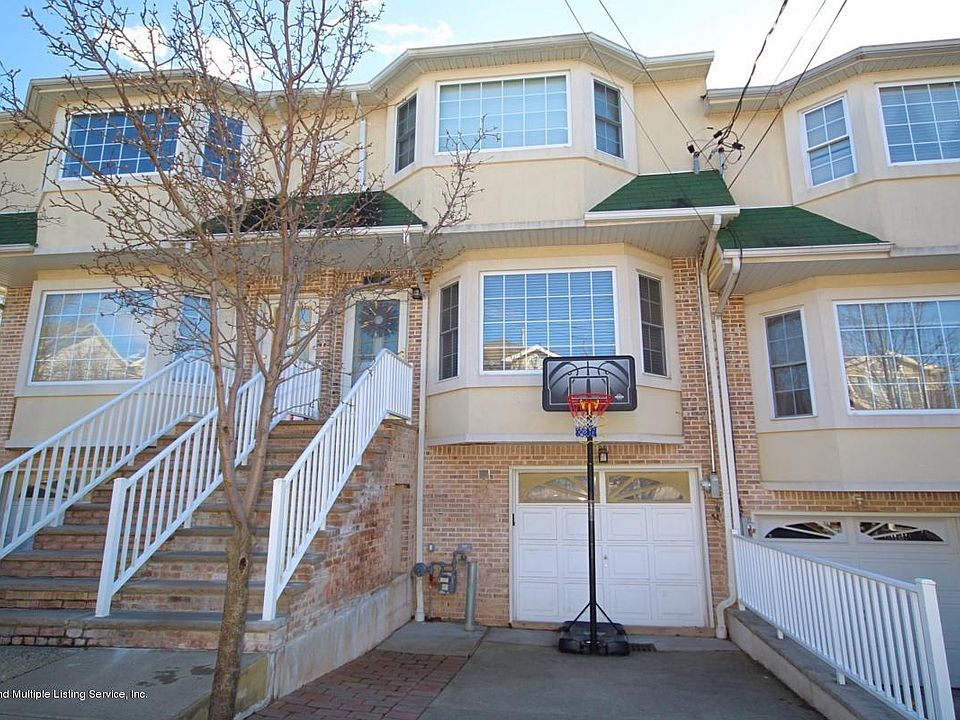 1st image of 110 Herrick Ave