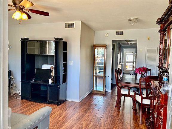 Living room & dining area
