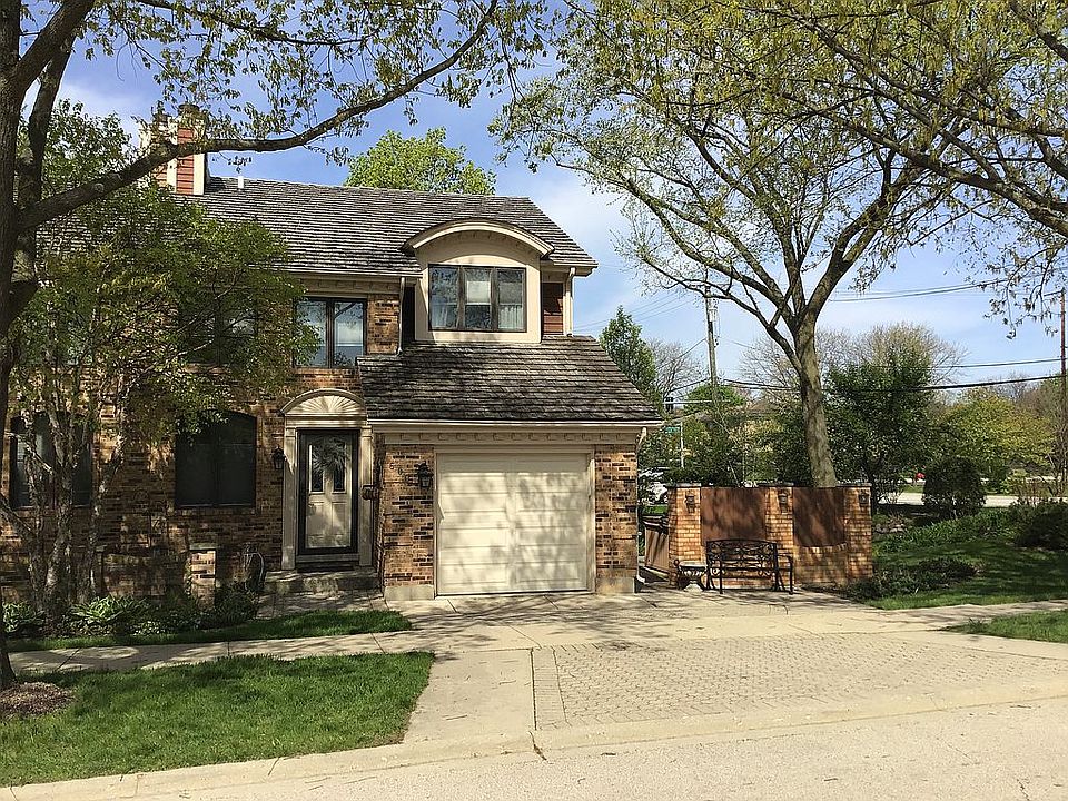 600 Walnut Oaks Dr, Roselle