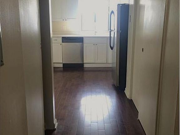 entry way into kitchen