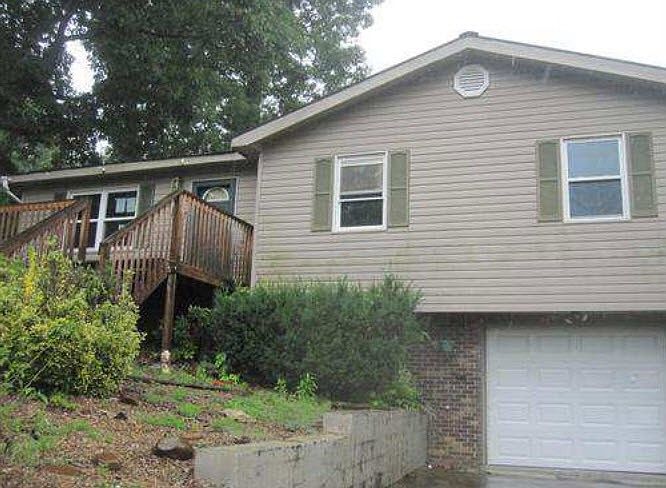 1st image of 467 Hayter Dr