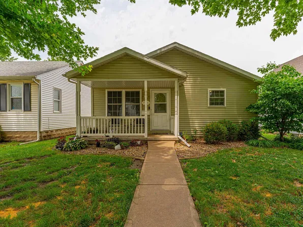 706 4th St, Lincoln, IL 62656