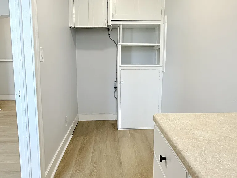 36 Hanna St W #8 — Photo 8