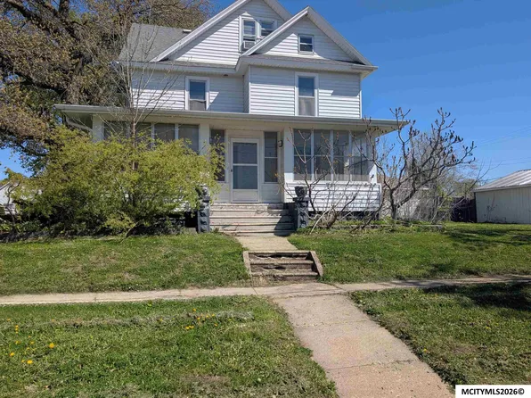 28 1st St SW, Nora Springs, IA 50458