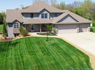 W5941 Apple Ln, Fort Atkinson, WI 53538