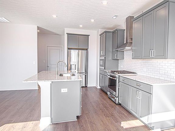 5th image of 936 Onyx Ln
