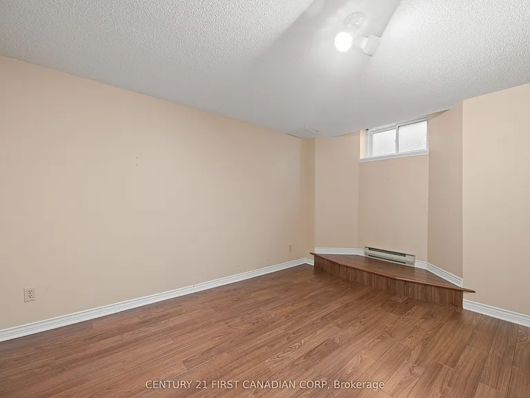 90 Ontario St S #12 — Photo 29