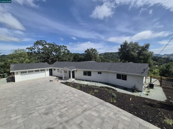 18 Saint James Ct, Orinda, CA 94563