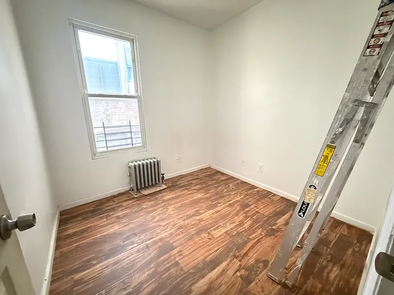 1241 College Ave #2R — Photo 3