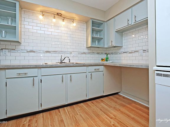 3rd image of 616 Lynn Ave Unit 19