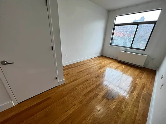 Rented by Tapiro Realty | media 33