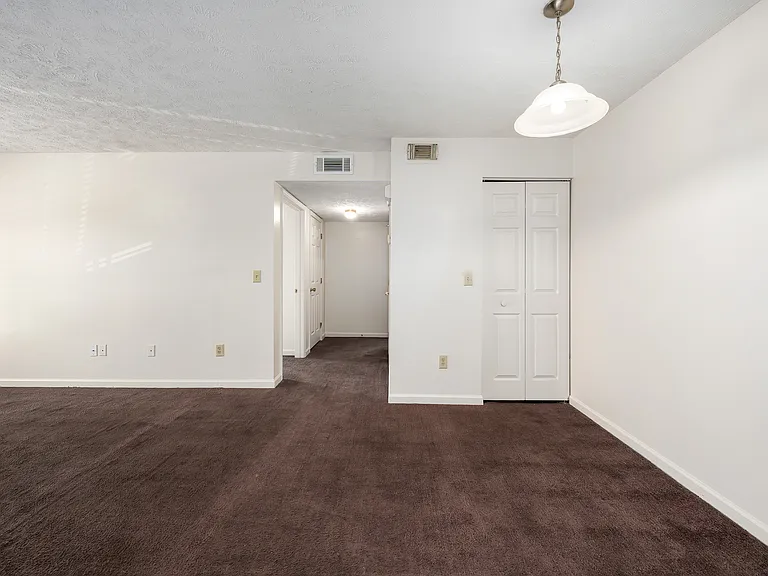 Versatile rooms with plush carpeting and neutral walls offer a blank canvas for your personal style, professionally operated by Highlands Vista Group.