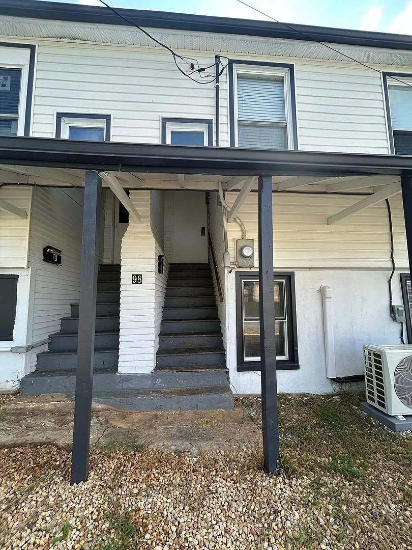 Building Photo - 98 Lee Ave