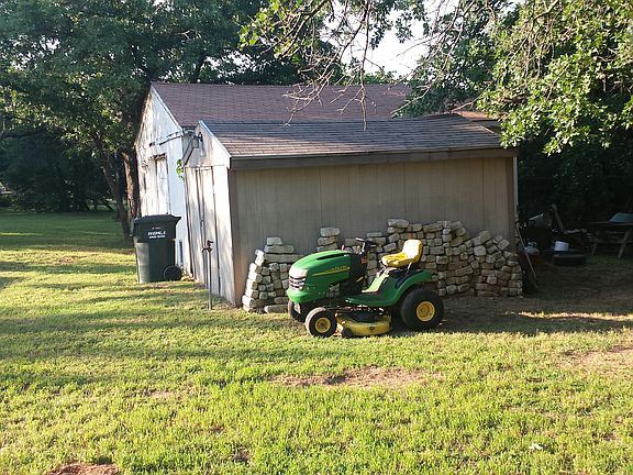 4th image of 9722 Hillcrest Dr