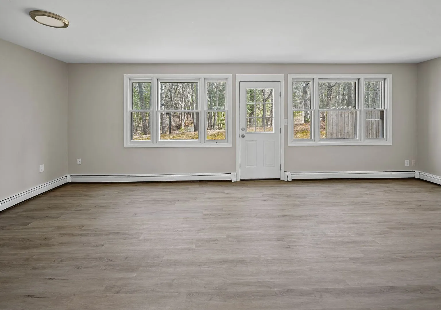 3-Bed/1-Bath Townhouse Topsham, ME — Photo 2
