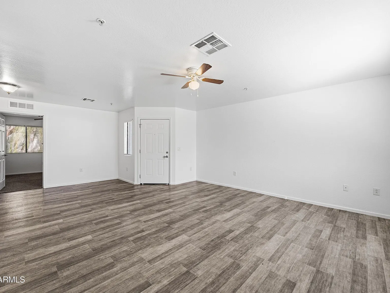 3 bed, 2.0 bath, 1064 sqft, $1,299 — Photo 4