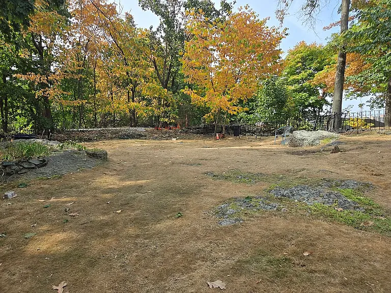 10 Selkirk Rd #4 — Photo 14