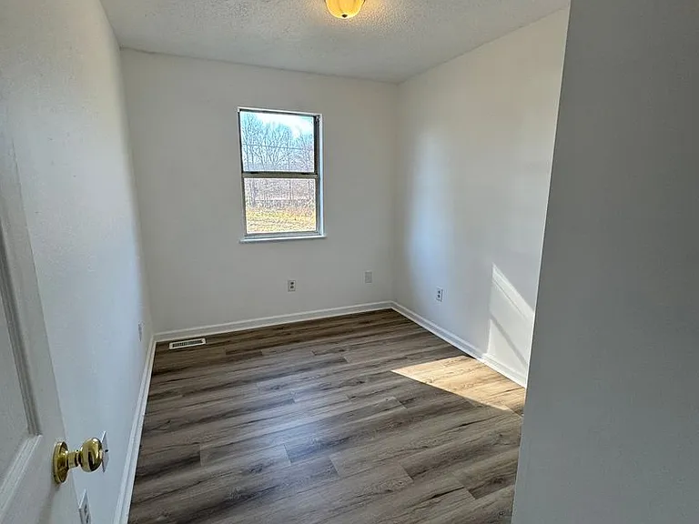427 Mount Pelia Rd #3 — Photo 8