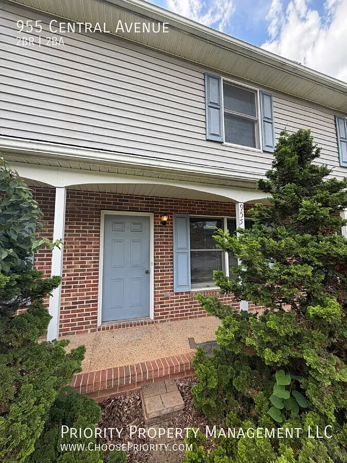 Comfortable 2-Bedroom, 1.5-Bath Townhouse in Harrisonburg — Photo 2