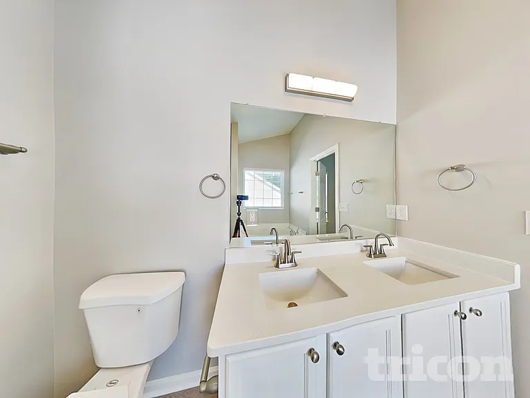 986 Peachtree Meadows Cir — Photo 8