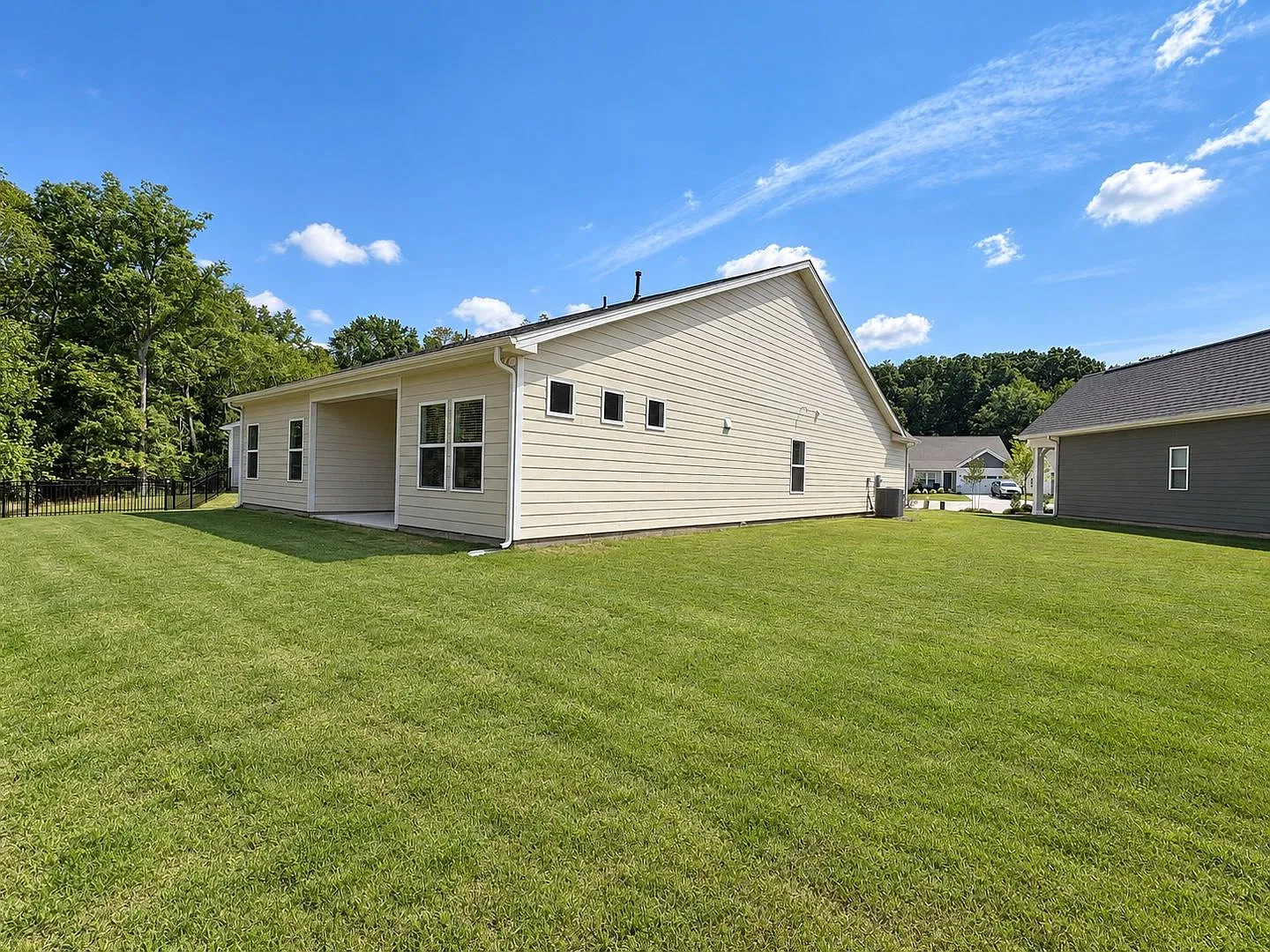 New Ranch home — Photo 2