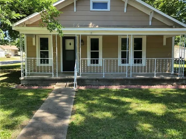 301 E 6th Ave, Caney, KS 67333