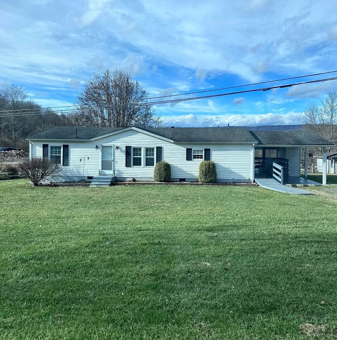 3 bed, 1296 sqft, $1,650 — Photo 1