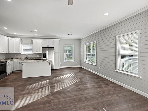 4th image of 34 Pear St