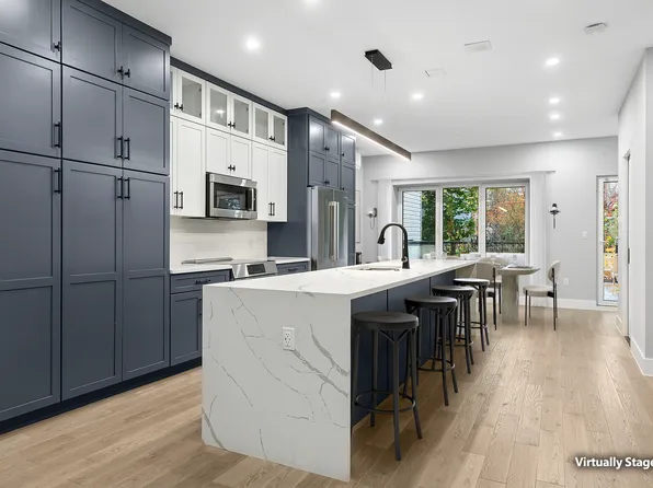 434 Throop Avenue image 4 of 16