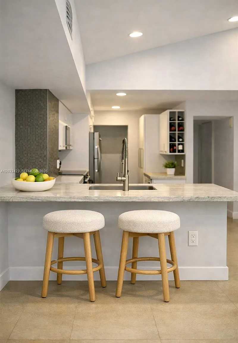 Royal Grand Condo — Photo 2