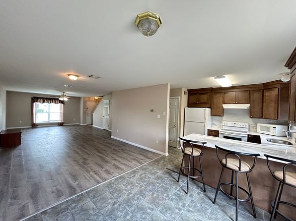 211 Greenbriar Dr