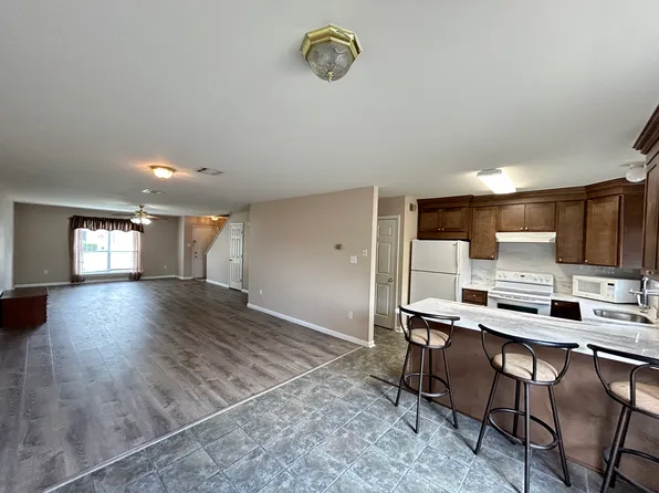 211 Greenbriar Dr, Houma, LA 70364