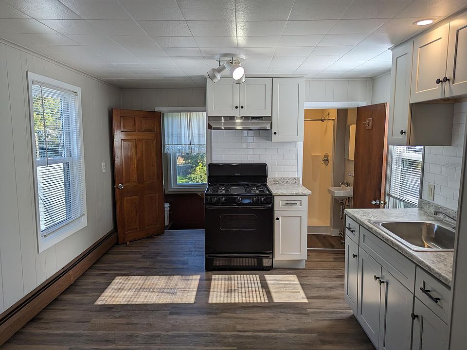 Newly remodeled kitchen.
