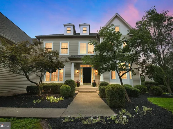 512 Championship Dr, Harleysville, PA 19438